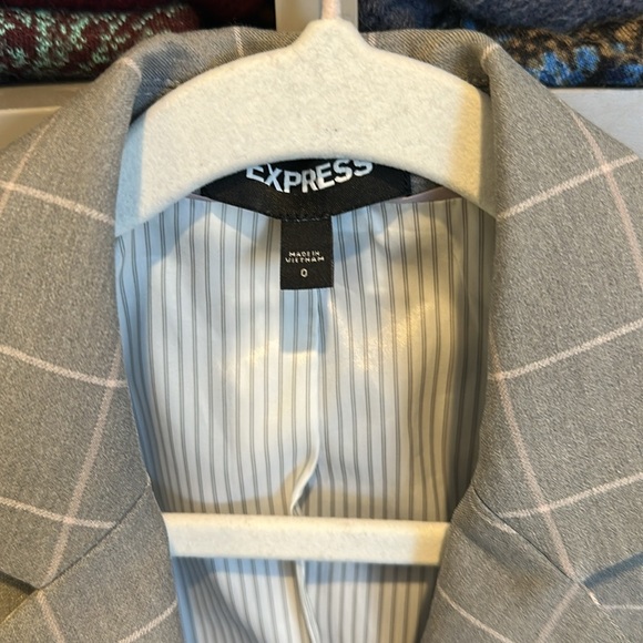 Express gray pink plaid one button closure 2 pocket blazer size 0 - Picture 2 of 3